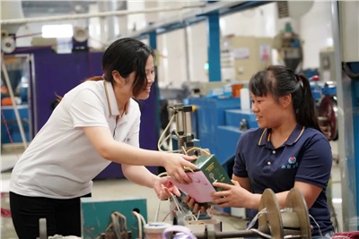 感恩母親 送愛到崗 | 湘聯(lián)電纜開展母親節(jié)關(guān)愛活動(dòng)！